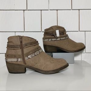 SO Tan Celery Women's Ankle Boots (Size: 9)